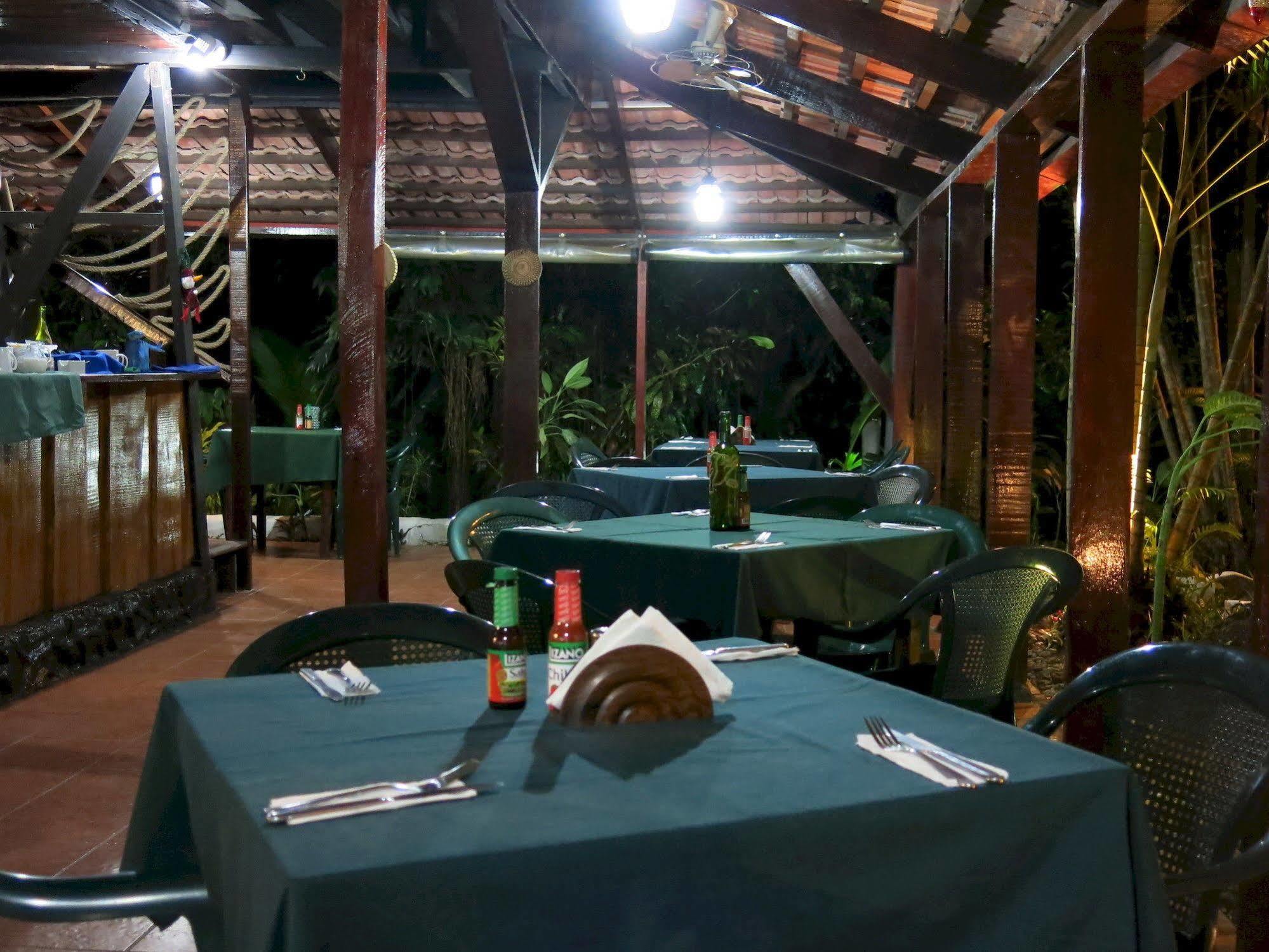 Hotel Mono Azul Quepos Exterior photo